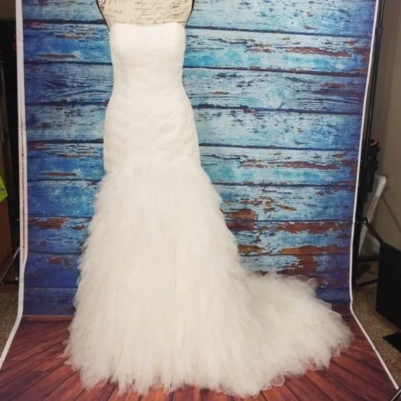 Signature Galina Wedding dress & Accessories - Picture 1 of 8